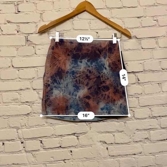 Wild Fable Women’s Seamed Denim Mini Skirt Color Wash Size 00 NWT - Picture 3 of 3